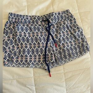 Vineyard vines performance shorts. Size M.